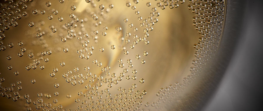 Chemistry behind Champagne aromas